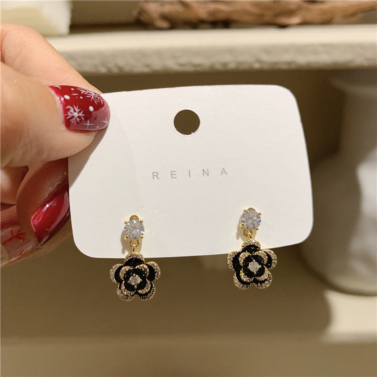 Dongdaemun Heart-shaped Stud Earrings