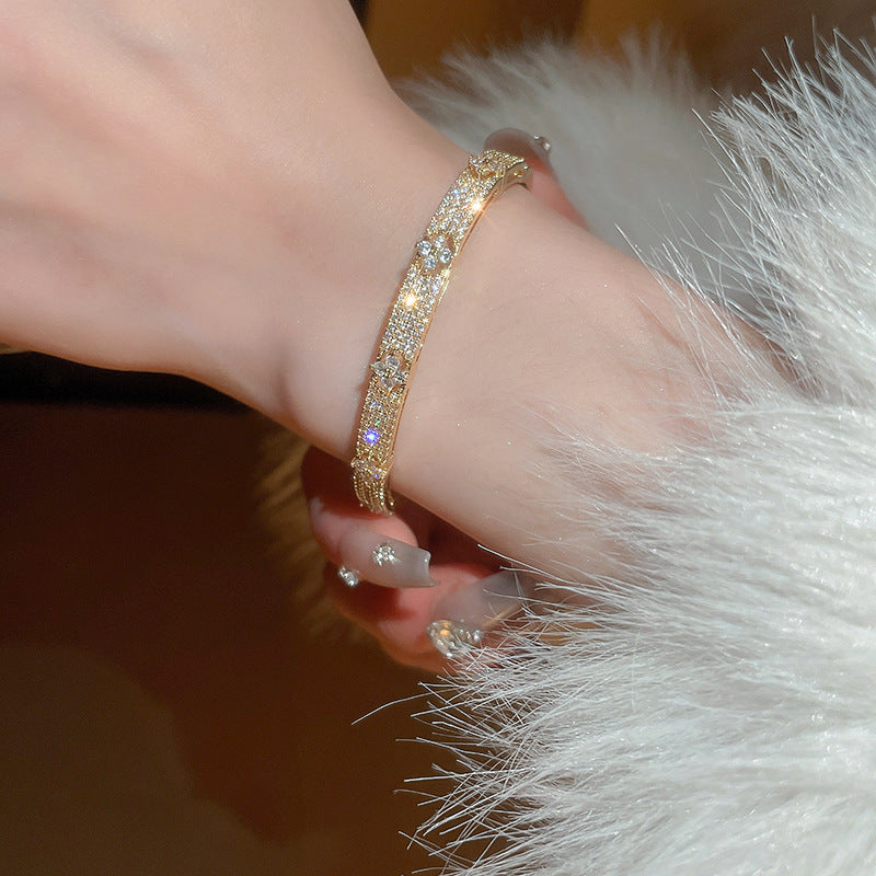 Zircon Flower Bracelet Stylish, Simple, and Versatile
