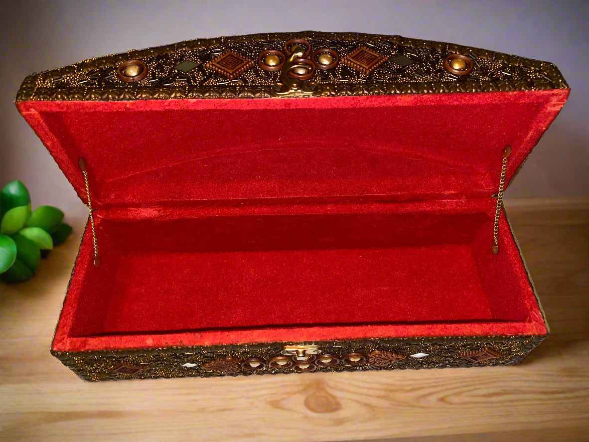 VINTAGE HANDMADE CLASSIC JEWELRY CHEST