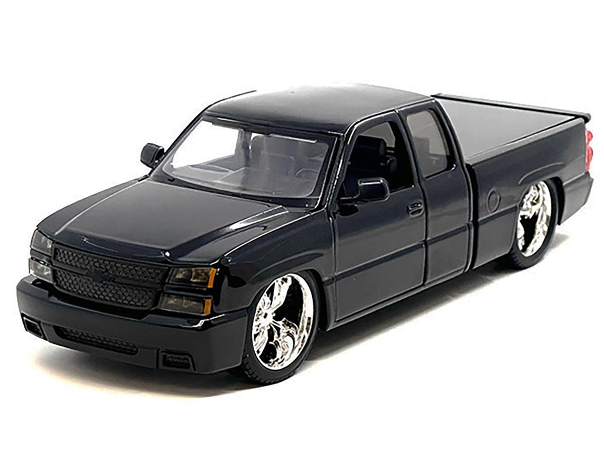 2006 Chevrolet Silverado Custom Pickup Truck Black "Die-Cast Collection" Series 1/25 Diecast Model Car by Motormax
