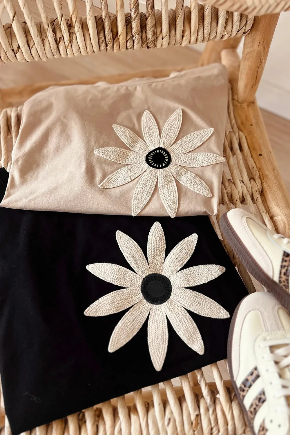 Casual Daisy Patch Round Neck T-Shirt