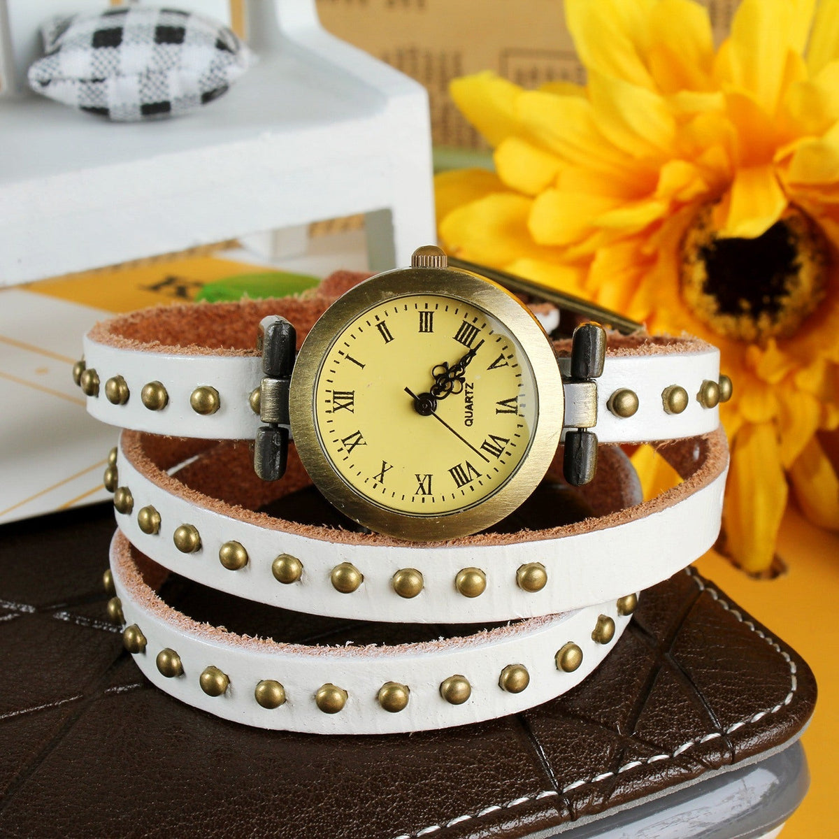 Fashionable Rivet Leather Belt Retro Watch Hand Chain-white